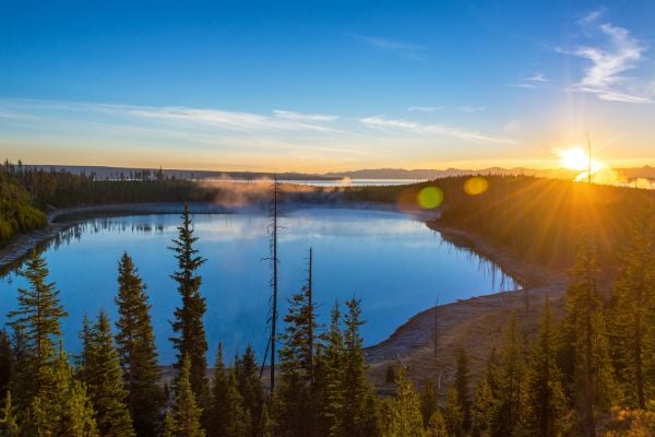 yellowstone lake one of the most beautiful lakes in the america