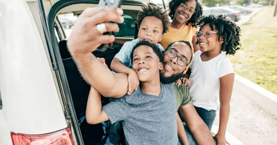 man with family traveling with tips